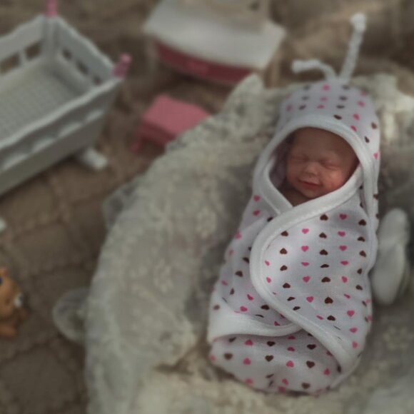 🆕4.5 Inch Full Body Silicone Reborn Baby Dolls Newborn Girl with Doll Cloth - Picture 1 of 5